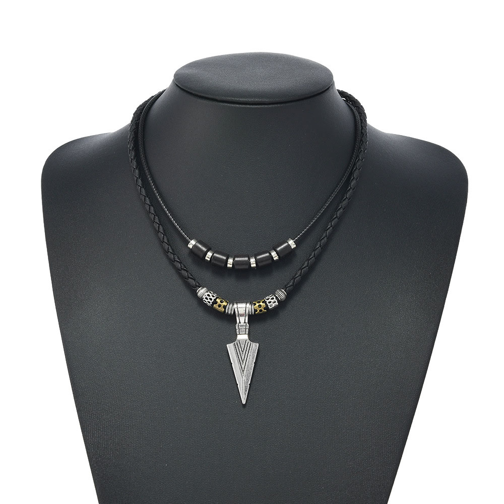 Collana da uomo con punta di f - Men Accessories Ethnic recensione e prezzo